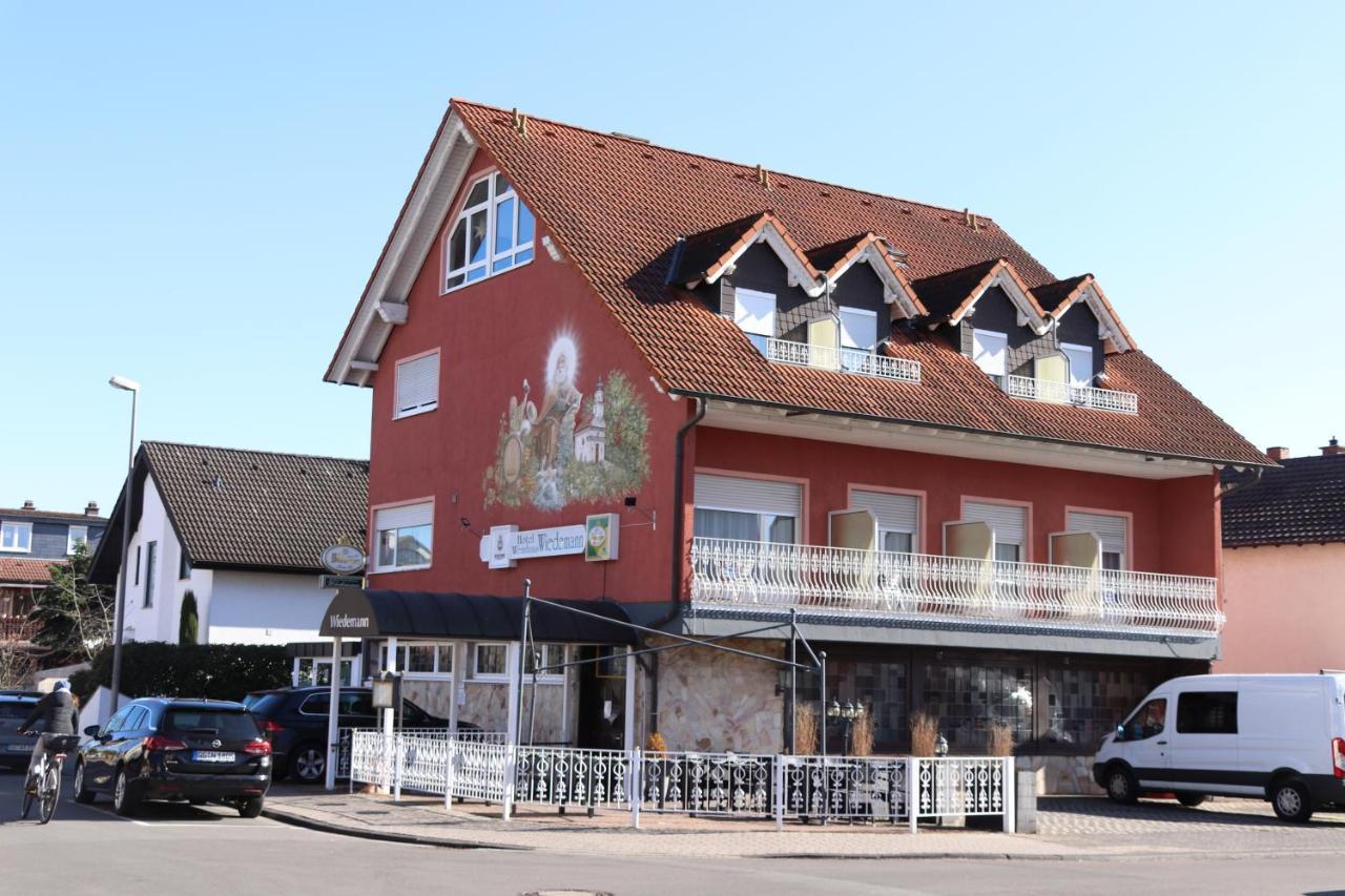 גינסהיים-גוסטבסבורג Hotel Weinhaus Wiedemann מראה חיצוני תמונה