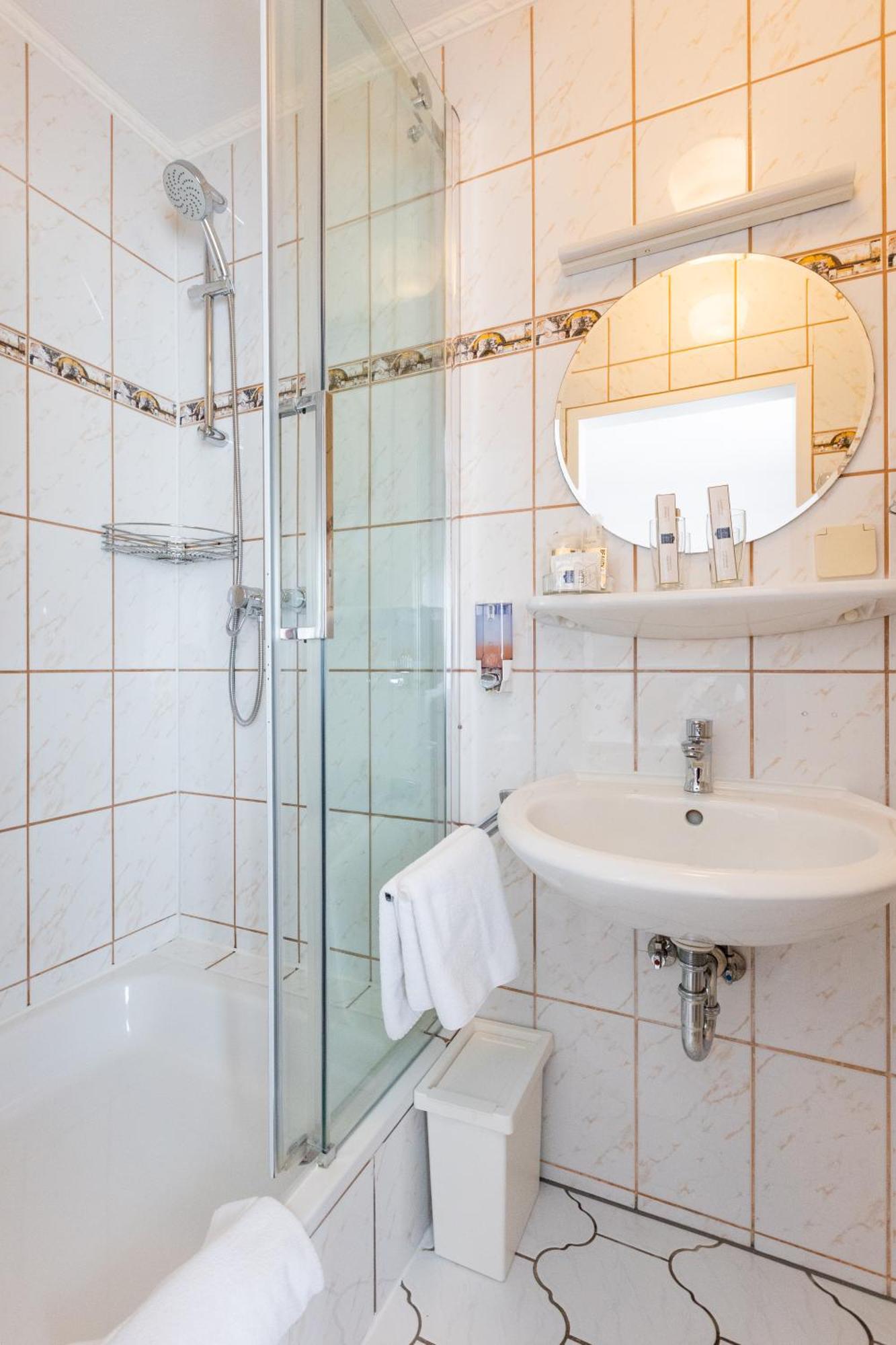 גינסהיים-גוסטבסבורג Hotel Weinhaus Wiedemann חדר תמונה